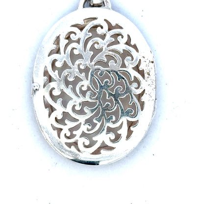 Silver pendant weighing 32.5g, showcasing a sleek and simple design, unbranded jewelry accessory.
