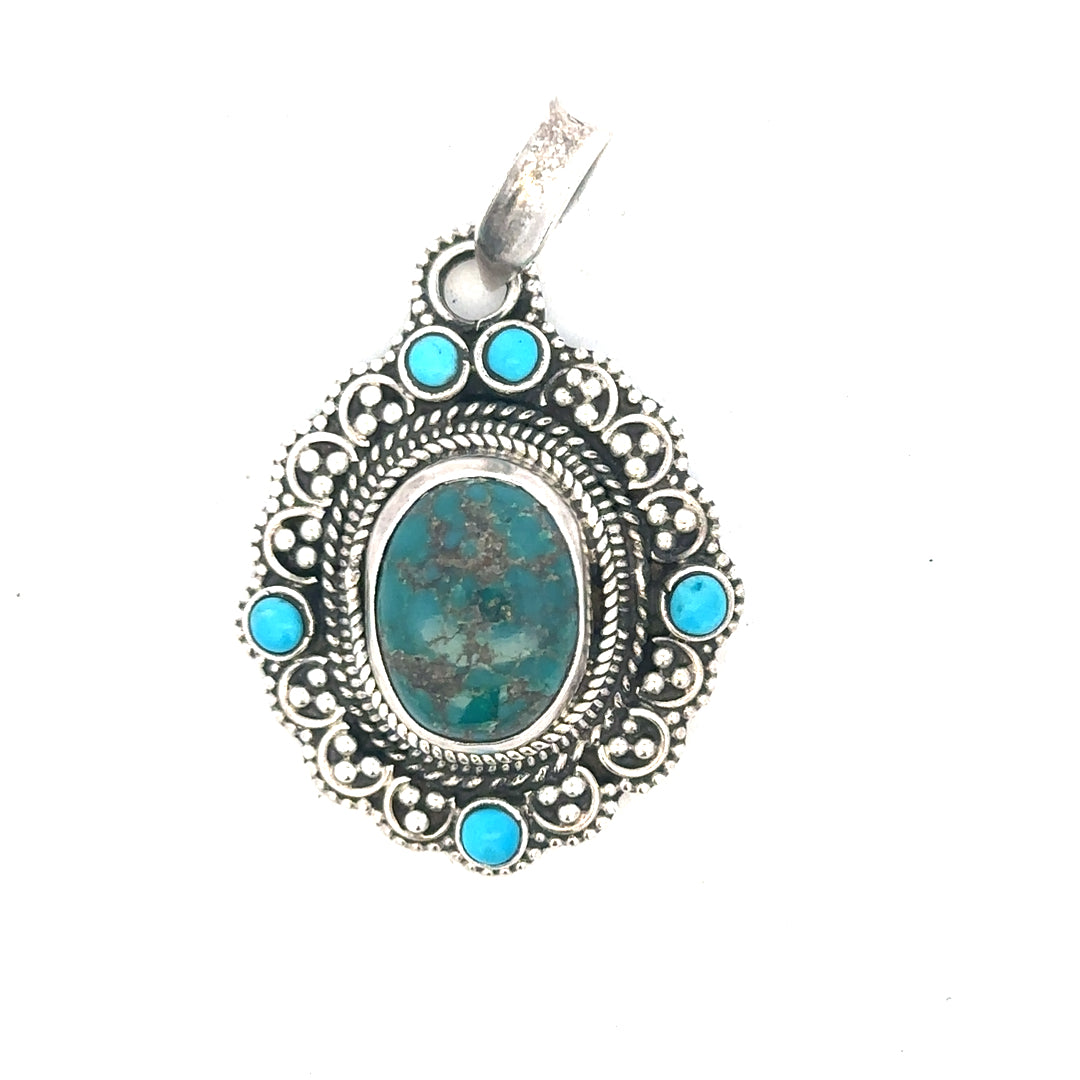 Silver pendant weighing 15.9g with a sleek design, ideal for necklaces and jewelry making.