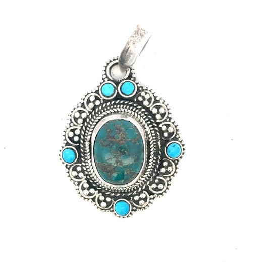 Silver pendant weighing 15.9g with a sleek design, ideal for necklaces and jewelry making.