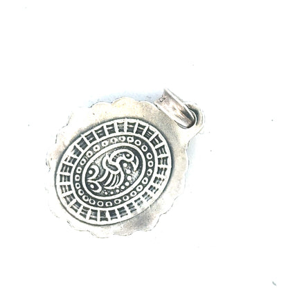 Silver pendant weighing 15.9g, unbranded, featuring a sleek, polished design suitable for necklaces or jewelry accessories.