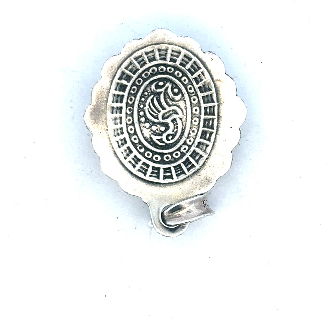 Silver pendant weighing 15.9g, unbranded jewelry piece with a polished finish, shown on a plain background.