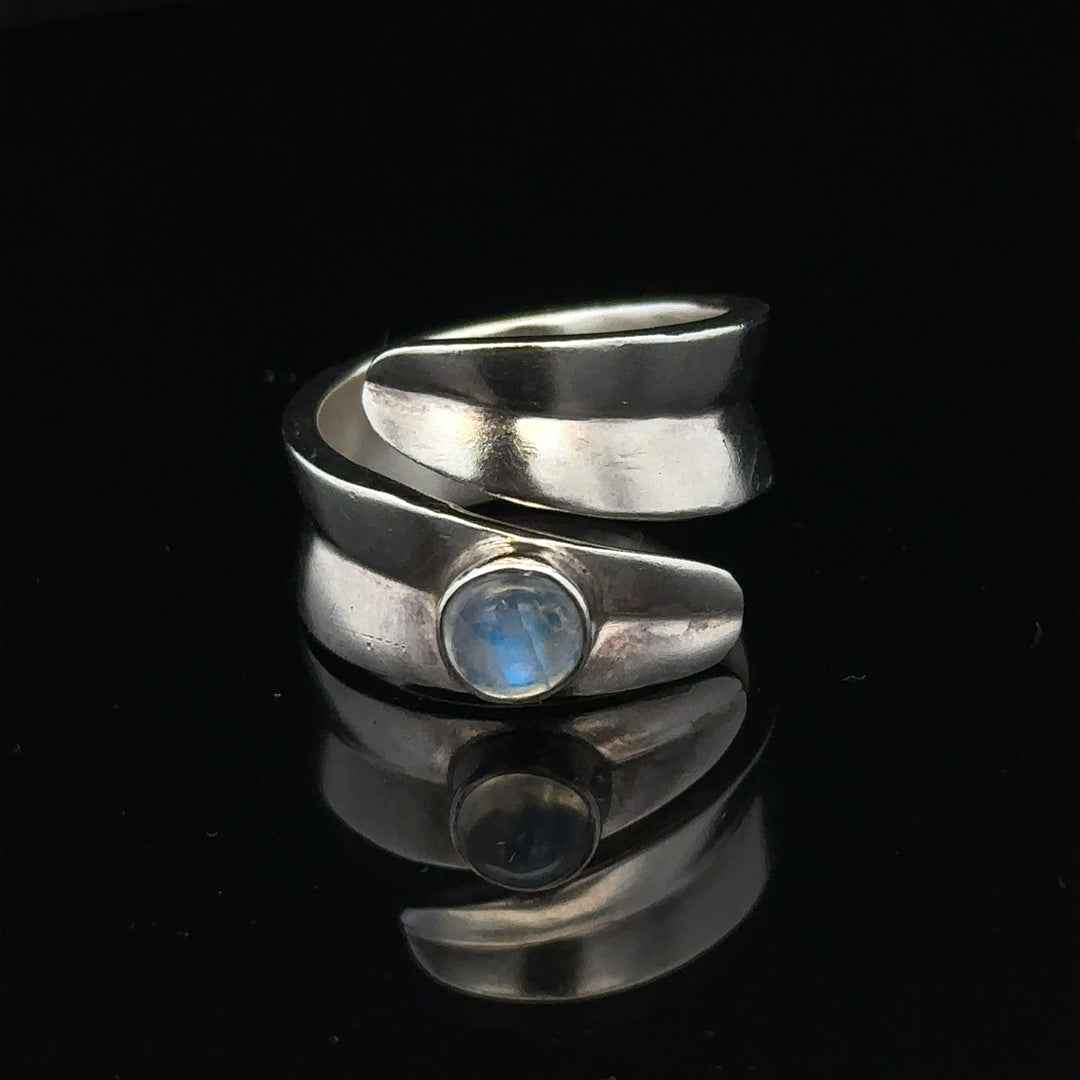 Silver ring size R with a smooth band, unbranded jewelry piece featuring a sleek, minimalist design.
