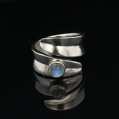 Silver ring size R with a smooth band, unbranded jewelry piece featuring a sleek, minimalist design.