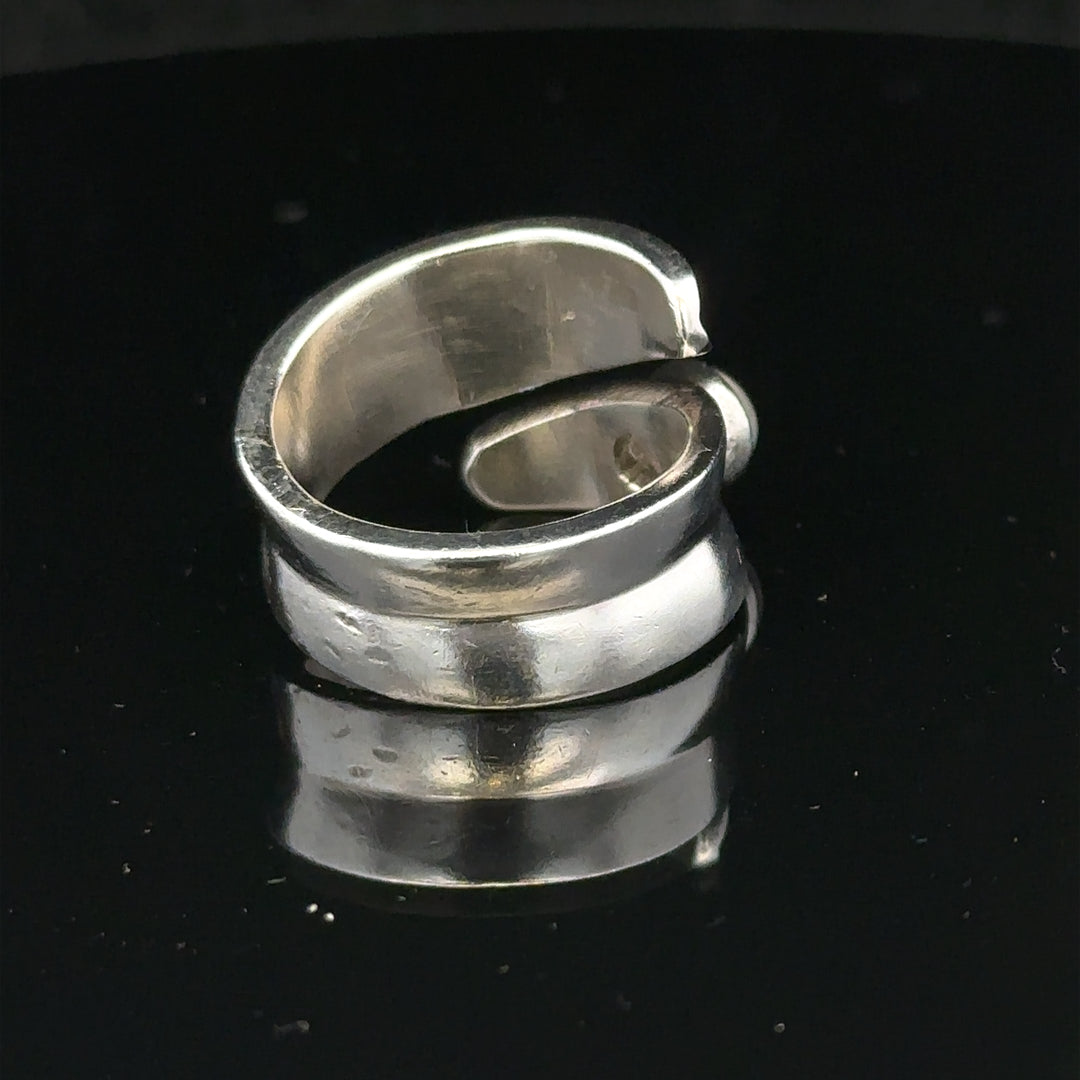 Silver ring size R with a simple band design, displayed on a plain background, showcasing the unbranded jewelry piece.