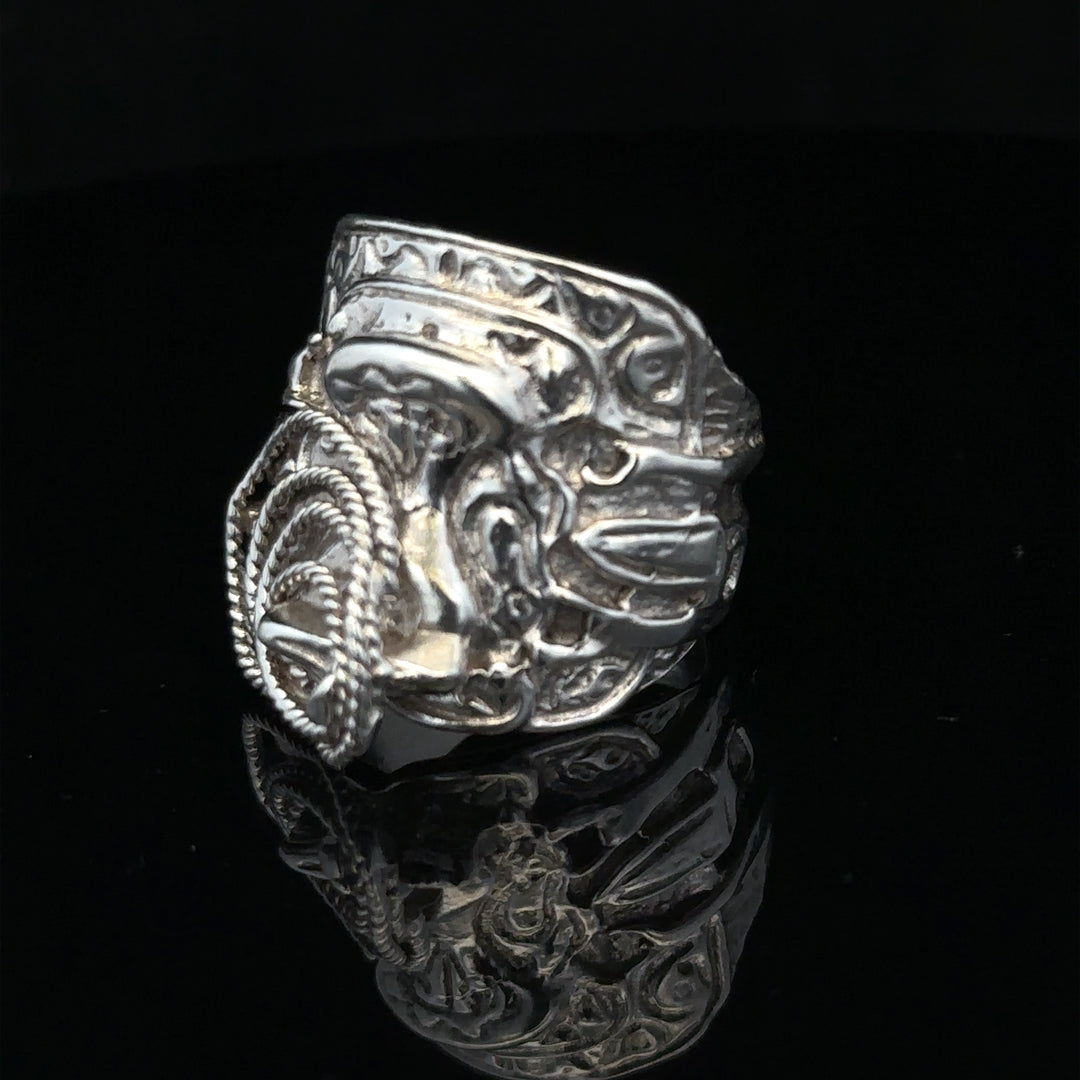 Silver saddle ring in size V, unbranded, featuring a smooth, polished design suitable for everyday wear.