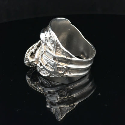 Silver saddle ring in size V, unbranded, featuring a smooth, polished design ideal for stylish jewelry accessories.