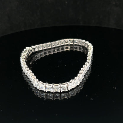 Silver tennis bracelet weighing 15.6g with a sleek design, featuring linked silver segments, perfect for elegant jewelry collection.