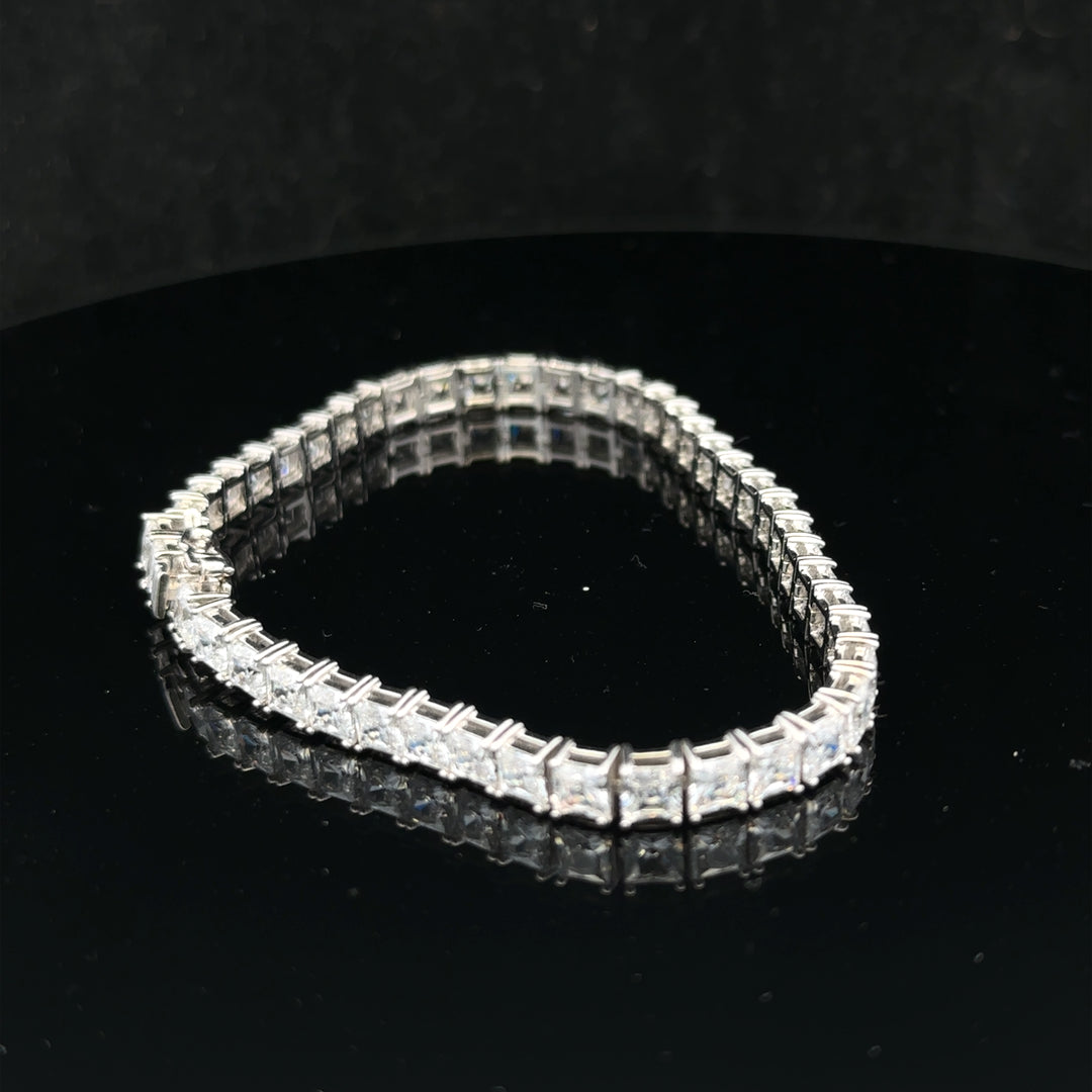 Silver tennis bracelet weighing 15.6g with a sleek design, featuring interconnected links and a polished finish.