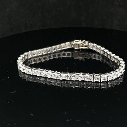 Silver tennis bracelet weighing 15.6g, featuring a sleek chain design, ideal for stylish jewelry collection.