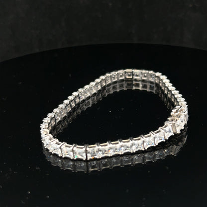Silver tennis bracelet weighing 15.6g with a sleek design, featuring linked silver segments for a stylish accessory.