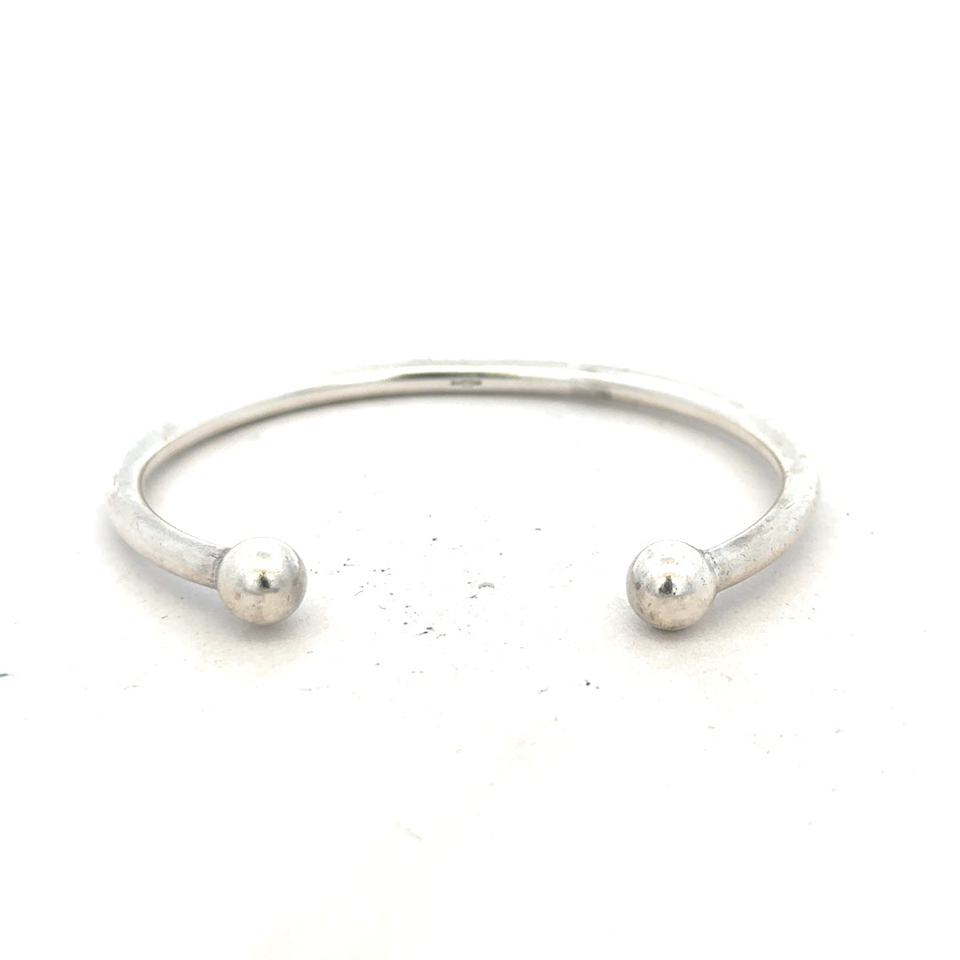 Silver torque bracelet with 20g weight, unbranded design, featuring a sleek, polished finish suitable for everyday wear.