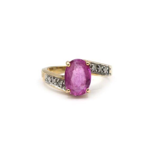 https://shared1.ad-lister.co.uk/UserImages/f9858451-6400-46df-9300-45516e64c4e1/Img/Diamondrings/18ct-yellow-gold-2-carat-oval-cut-pink-sapphire--diamond-ring-p0.jpg