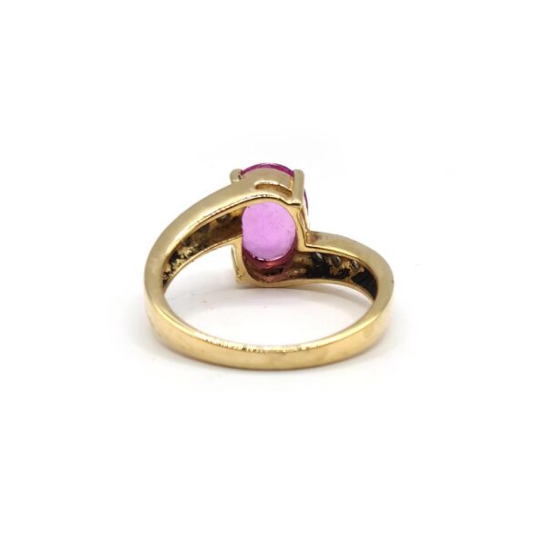 https://shared1.ad-lister.co.uk/UserImages/f9858451-6400-46df-9300-45516e64c4e1/Img/Diamondrings/18ct-yellow-gold-2-carat-oval-cut-pink-sapphire--diamond-ring-p1.jpg